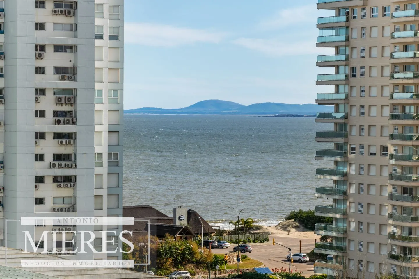 Venta apartamento 3 dormitorios- Playa Mansa — foto 1