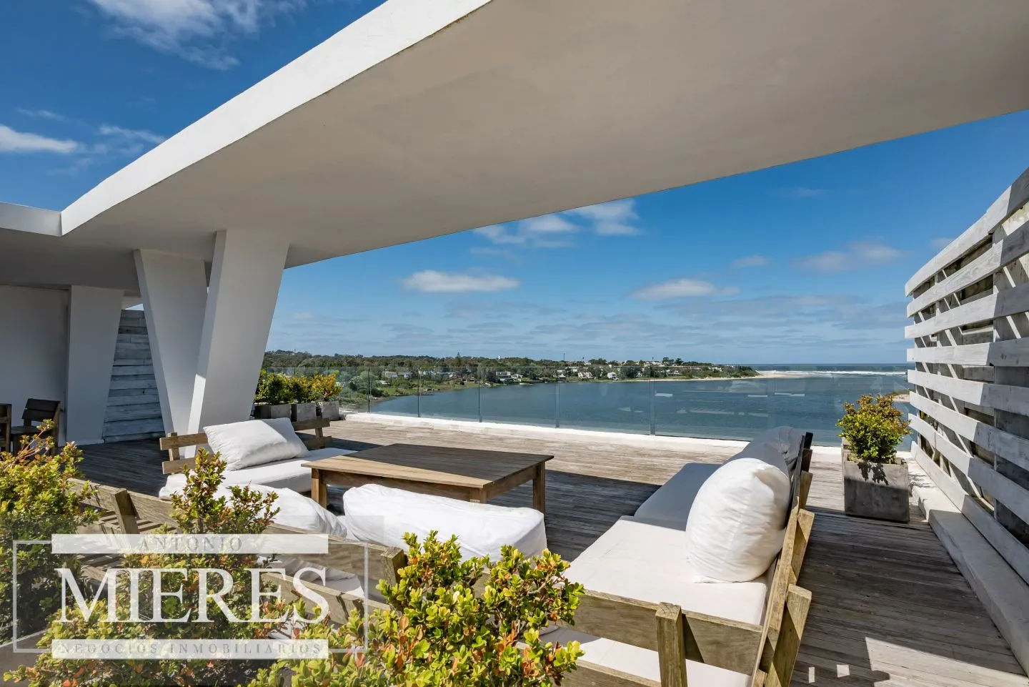 VENTA PENTHOUSE 4 DORMITORIOS LA BARRA PUNTA DEL ESTE — foto 1