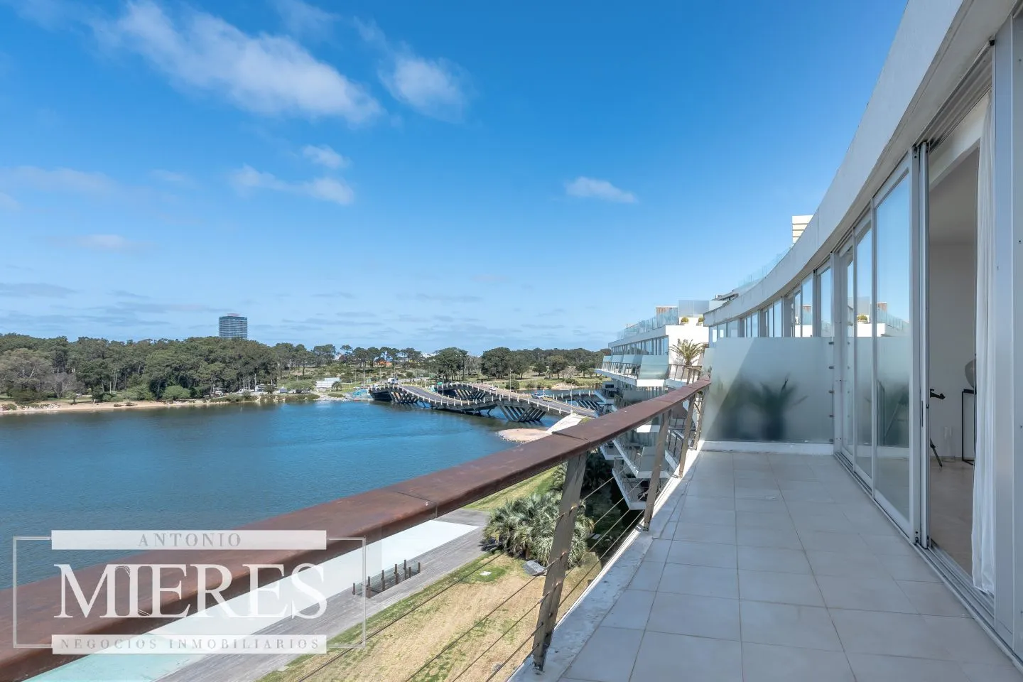 VENTA PENTHOUSE 4 DORMITORIOS LA BARRA PUNTA DEL ESTE — foto 3
