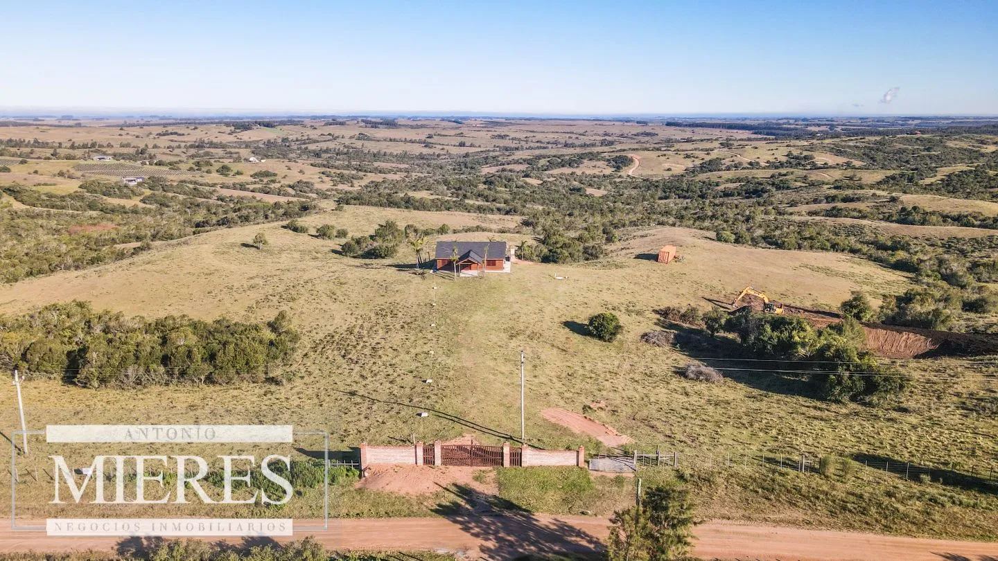 Venta de Campo en Garzón de 45 ha con casa y piscina — foto 1