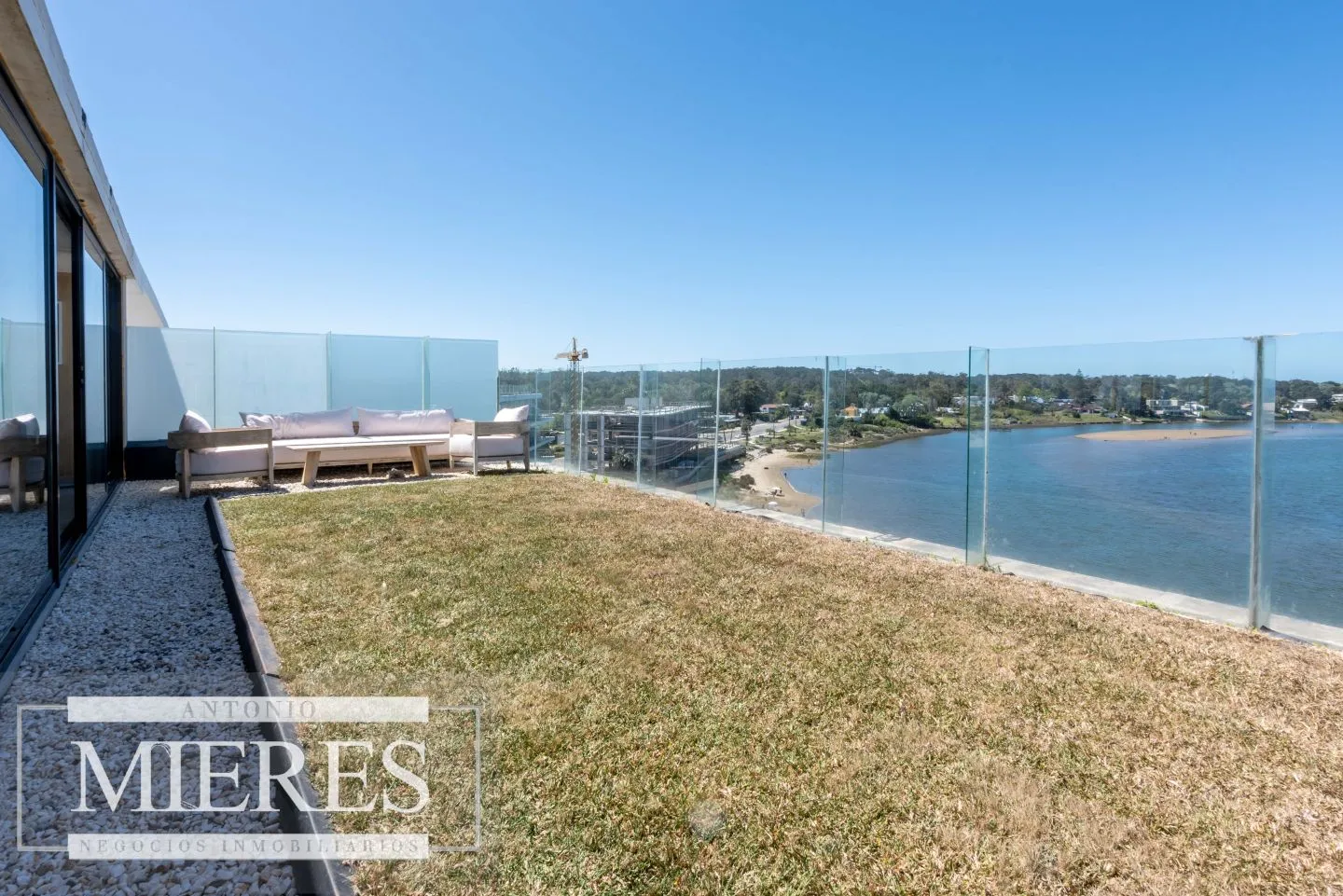 VENTA PENTHOUSE 3 DORMITORIOS DELAMAR L A BARRA — foto 30