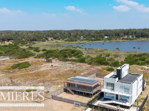 Venta de lote 2da linea y sobre laguna en Santa Monica — foto 5