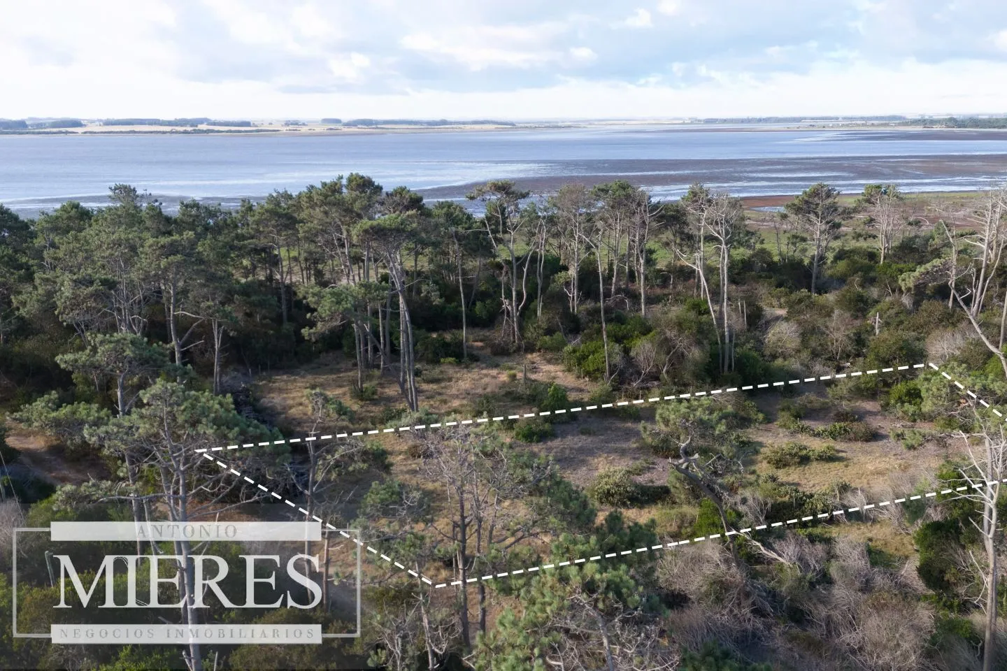 Venta de lote en El Caracol entre laguna y mar — foto 1
