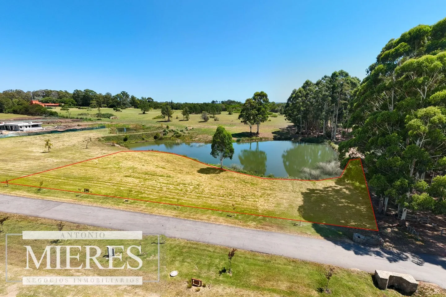 VENTA LOTE 4000M2 EN PUEBLOMIO GOLF — foto 2