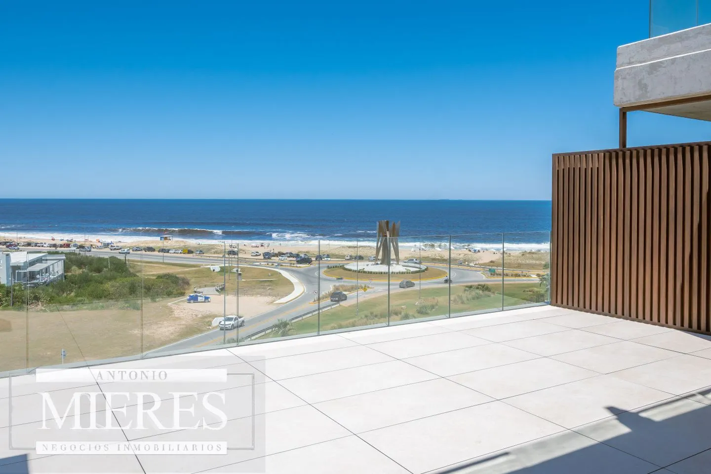 Venta penthouse cuatro suites en Manantiales — foto 1
