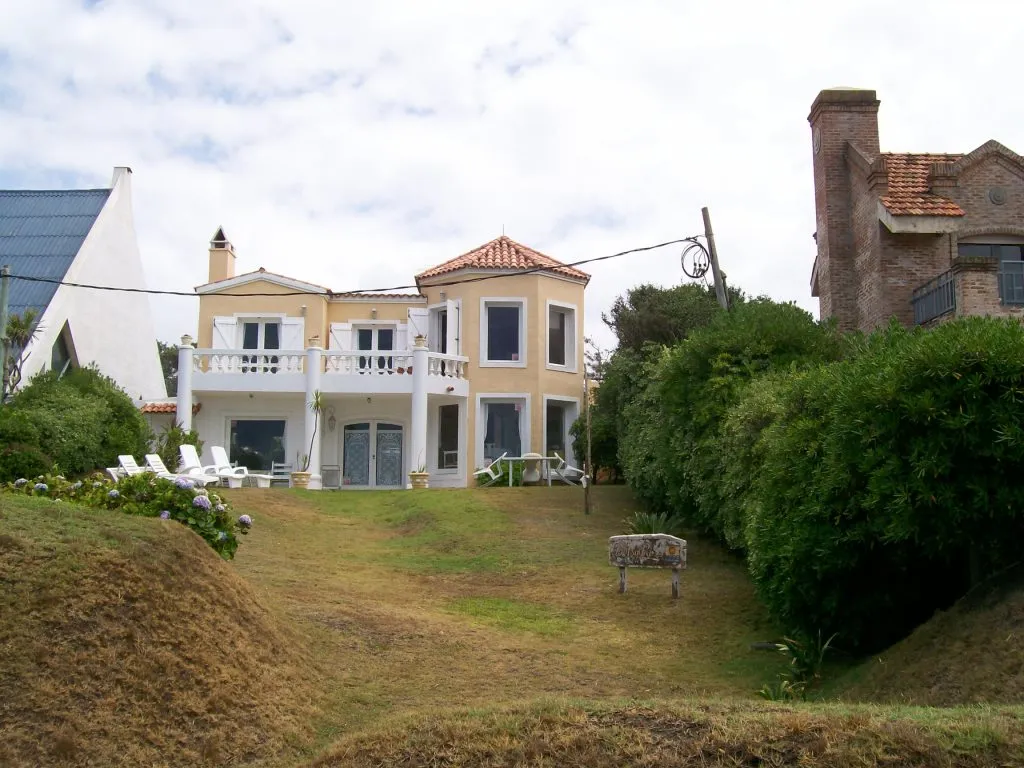 ALQ TEMP,CASA, 4 DORMITORIOS, MONTOYA — foto 1