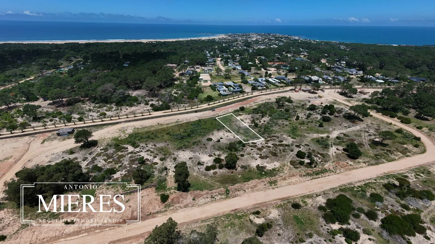 Venta lote 1000m2 en barrio Playa Brava a 5' de Jose Ignacio — foto 1