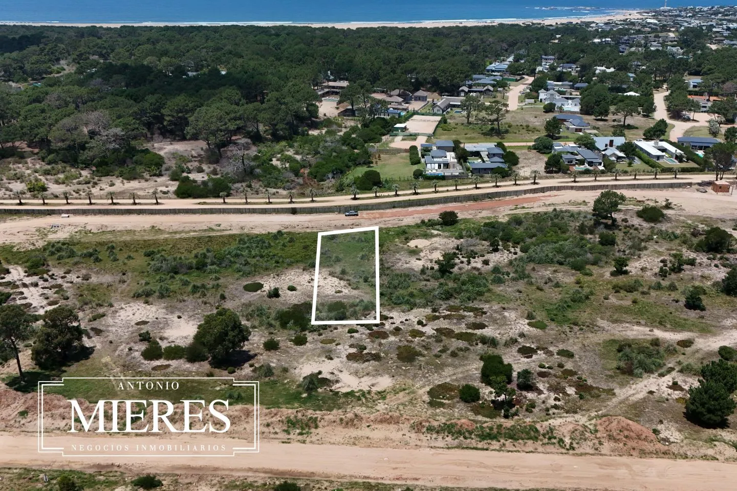 Venta lote 1000m2 en barrio Playa Brava a 5' de Jose Ignacio — foto 2