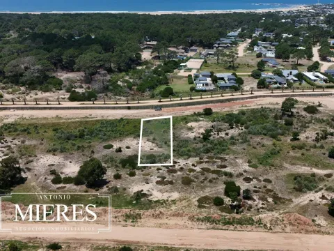 Venta lote 1000m2 en barrio Playa Brava a 5' de Jose Ignacio — foto 2