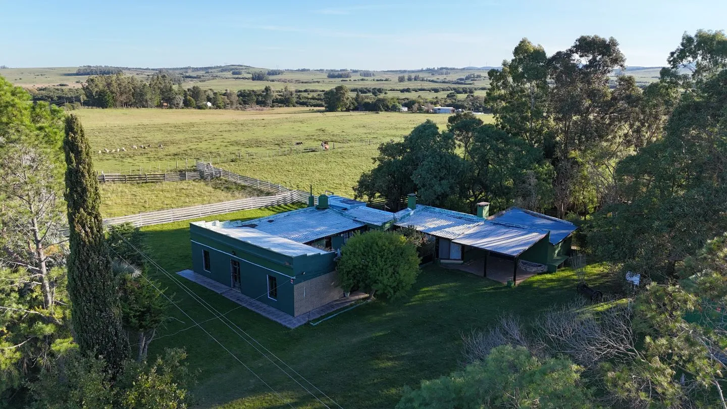 Chacra en venta de 7 ha con casa y arroyo — foto 1
