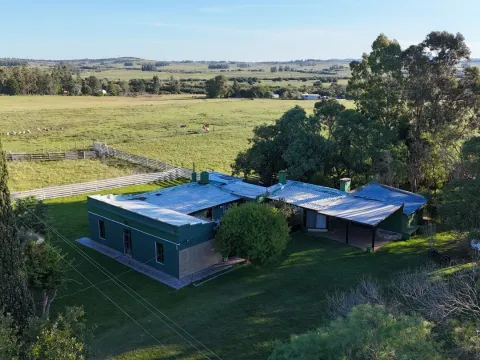 Chacra en venta de 7 ha con casa y arroyo