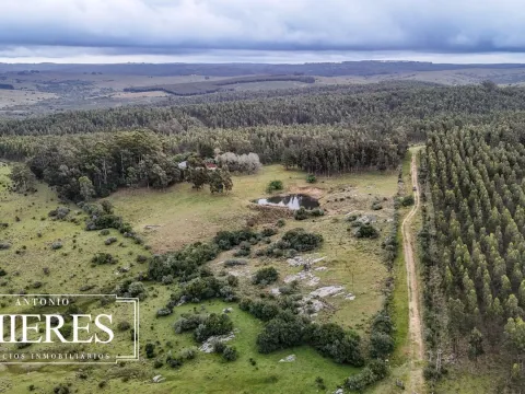 Chacra de 5 ha en venta con casco del siglo XVIII reformado, Maldonado Uruguay.