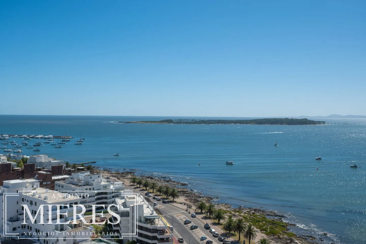 Venta Apartamento 3 dormitorios - Playa Mansa — foto 1