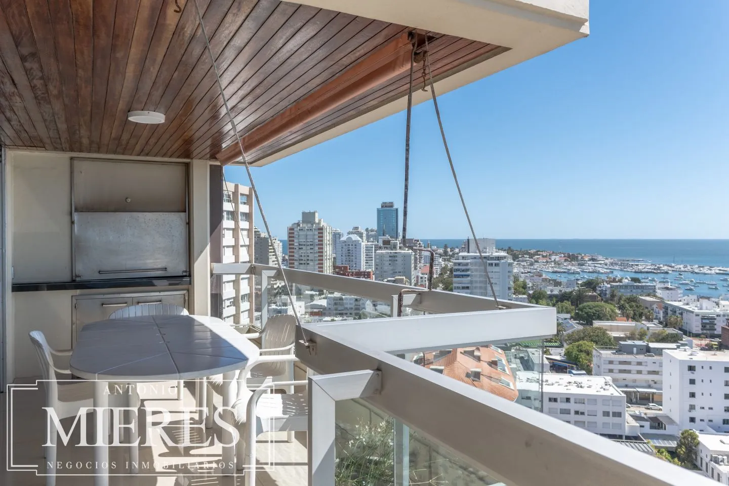 Venta Apartamento 3 dormitorios - Playa Mansa — foto 2