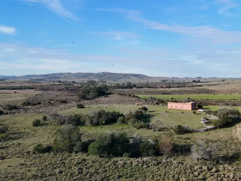 Campo de 36 ha en venta con casa y arroyo, Maldonado Uruguay. — foto 2