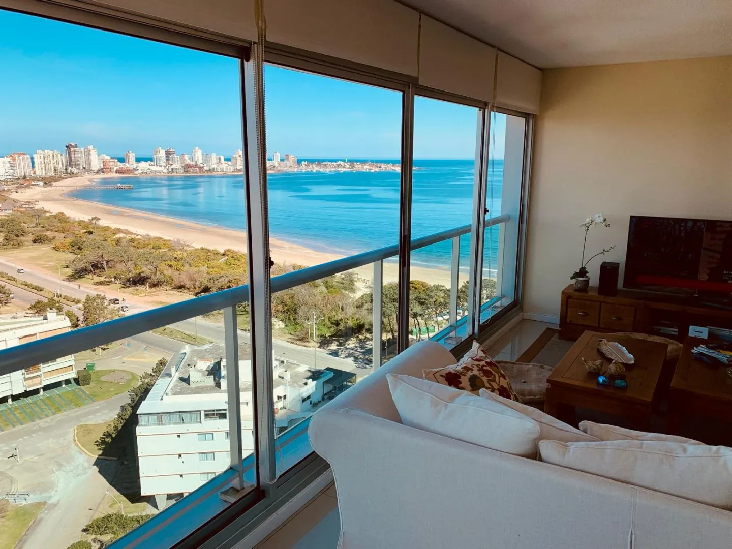 Alquiler anual apartamento de 2 dormitorio - Playa Mansa — foto 1