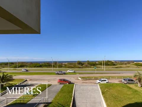 Venta apartamento dos dormitorios- Playa Brava
