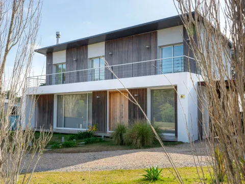 Alquiler anual casa 4 dormitorios - Punta Ballena