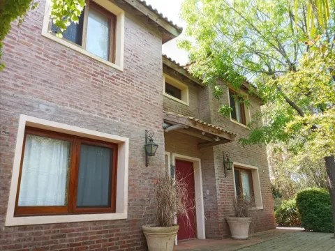 ALQUILER TEMP CASA 3 DORM  C/PISCINA EL TESORO MB UBICACION