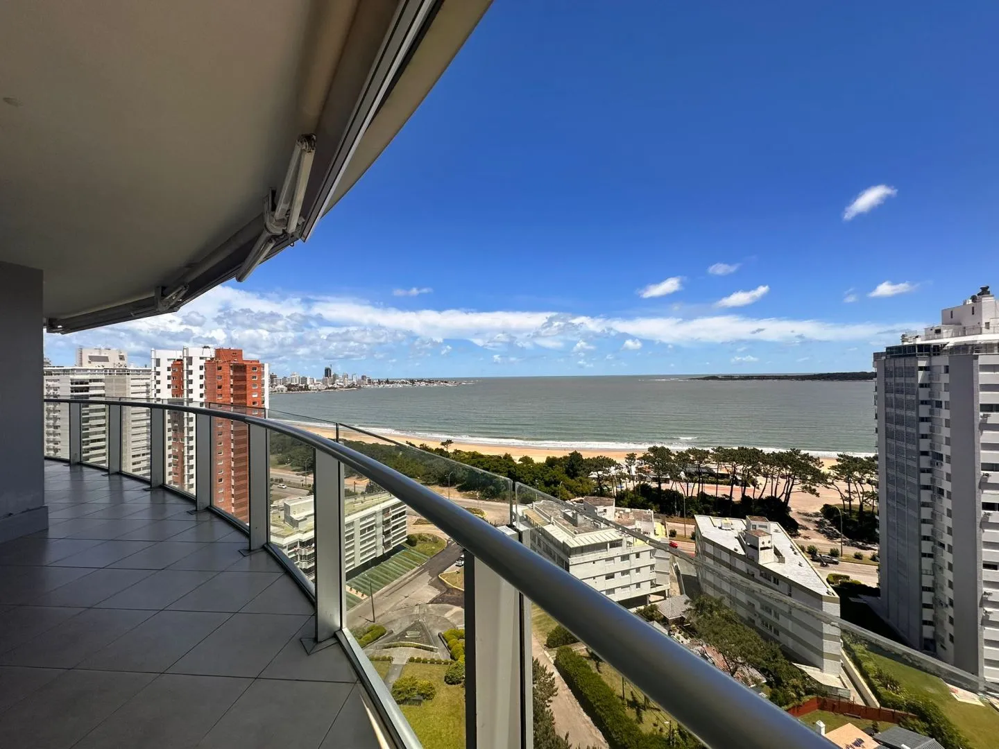 Departamento alquiler temporario Playa Mansa — foto 1