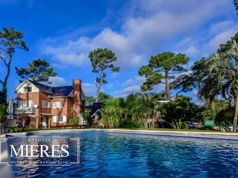 Venta casa 6 dormitorios - Playa Mansa