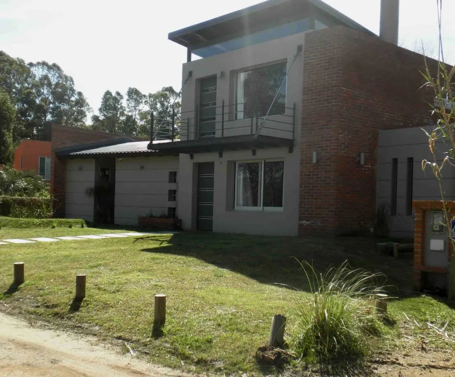 ALQUILER CASA DE 2 DORMITORIOS EN EL TESORO — foto 1