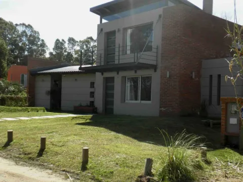 ALQUILER CASA DE 2 DORMITORIOS EN EL TESORO