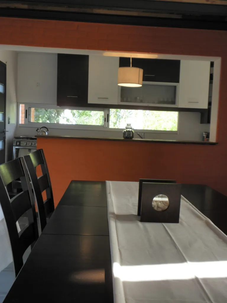 ALQUILER CASA DE 2 DORMITORIOS EN EL TESORO — foto 2