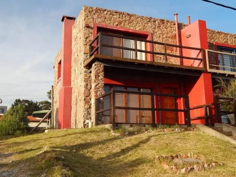 Alquiler casa dos dormitorios - Playa Mansa
