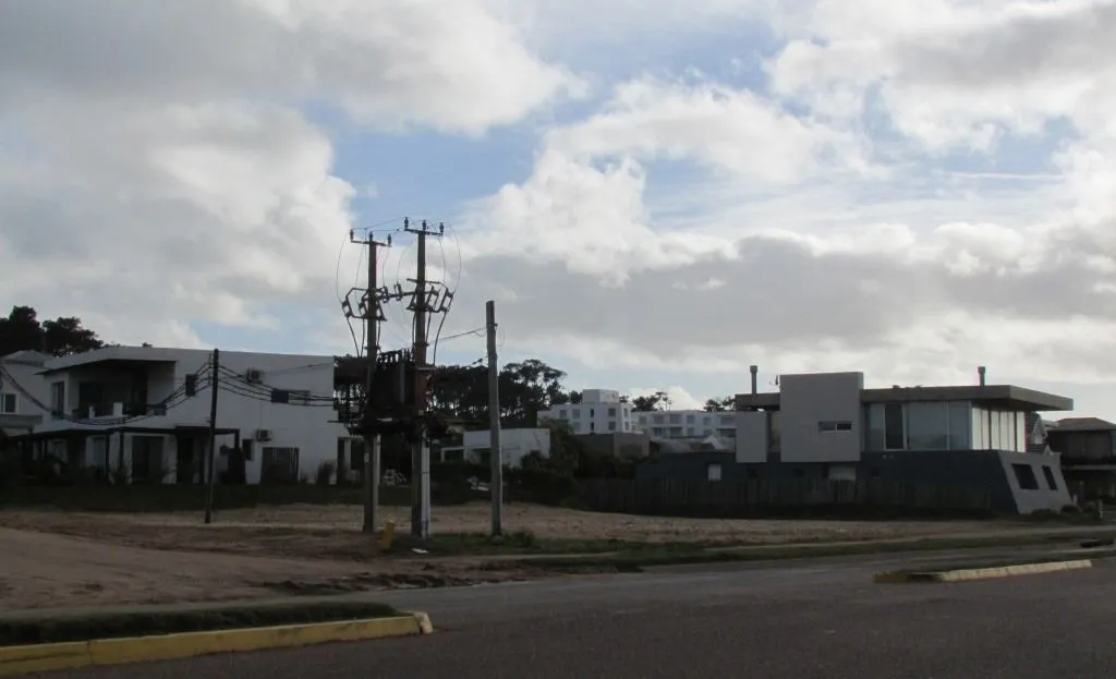 VENTA TERRENO 1084 M2 ESQUINA SOBRE RUTA 10 EN MONTOYA — foto 3