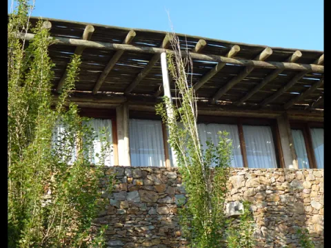 ALQUILER TEMP CASA EN EL CHORRO 2 DORM, C/PISCINA — foto 2