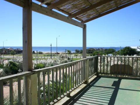 CASA EN VENTA 4 DORMITORIOS CALLE 4 Y R-10 BALNEARIO BS AS