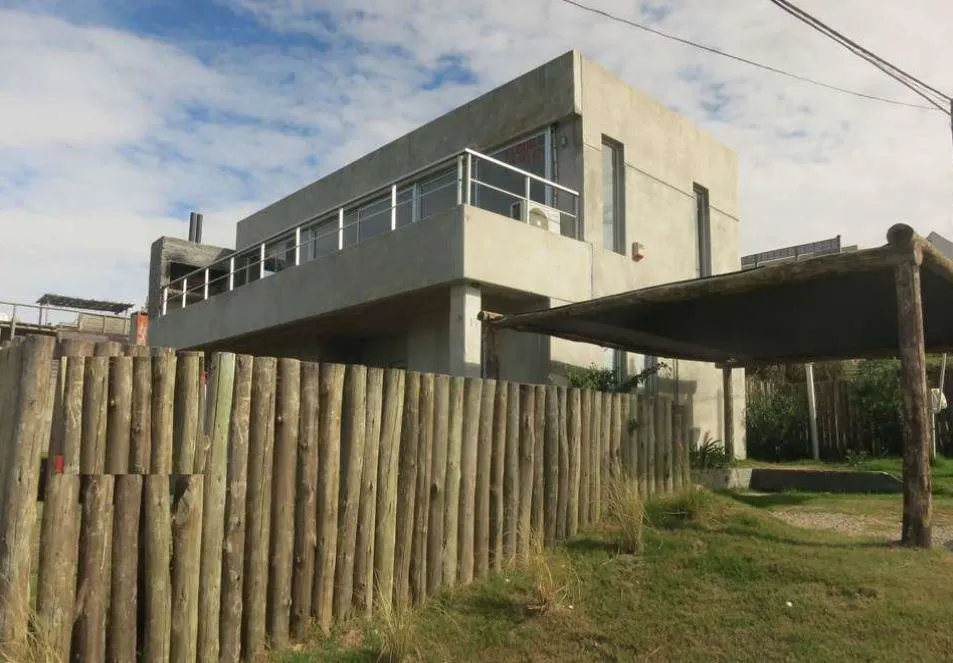 CASA EN VENTA 3 DORMITORIOS CALLE 7 BALNEARIO BS AS — foto 1