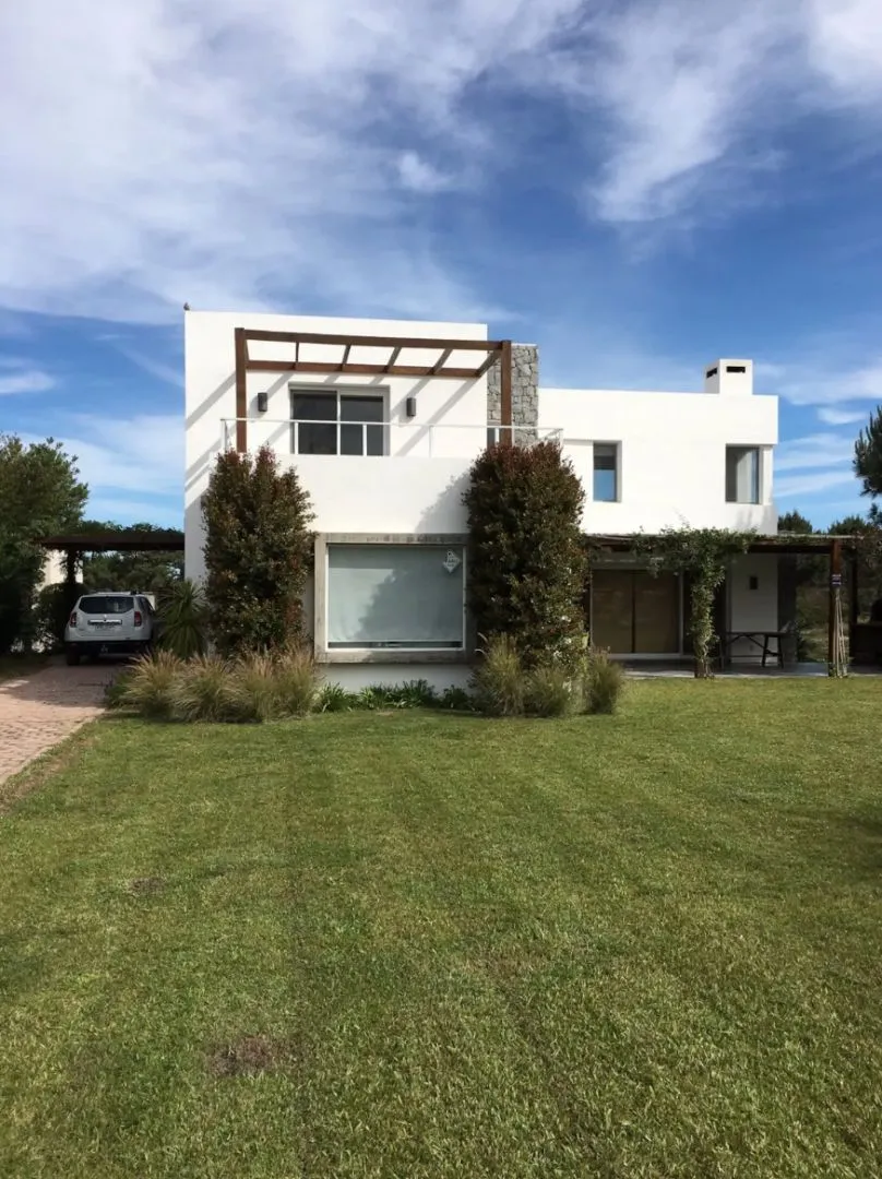 Casa en alquiler 5 dormitorios en Jose Ignacio sobre el mar — foto 1