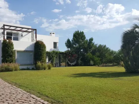Casa en alquiler 5 dormitorios en Jose Ignacio sobre el mar — foto 2
