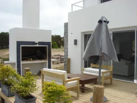 Casa en alquiler 5 dormitorios en Jose Ignacio sobre el mar — foto 4