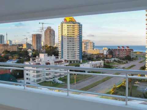 Apartamento 3 dormitorios alquiler temporada-Playa Brava