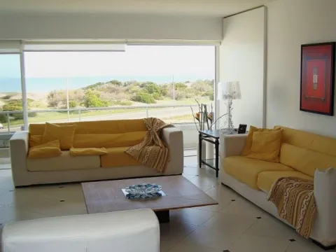 Apartamento en alquiler primera linea-Playa Brava