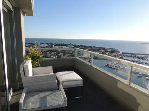 Penthouse en venta de dos dormitorios- Puerto Punta del Este