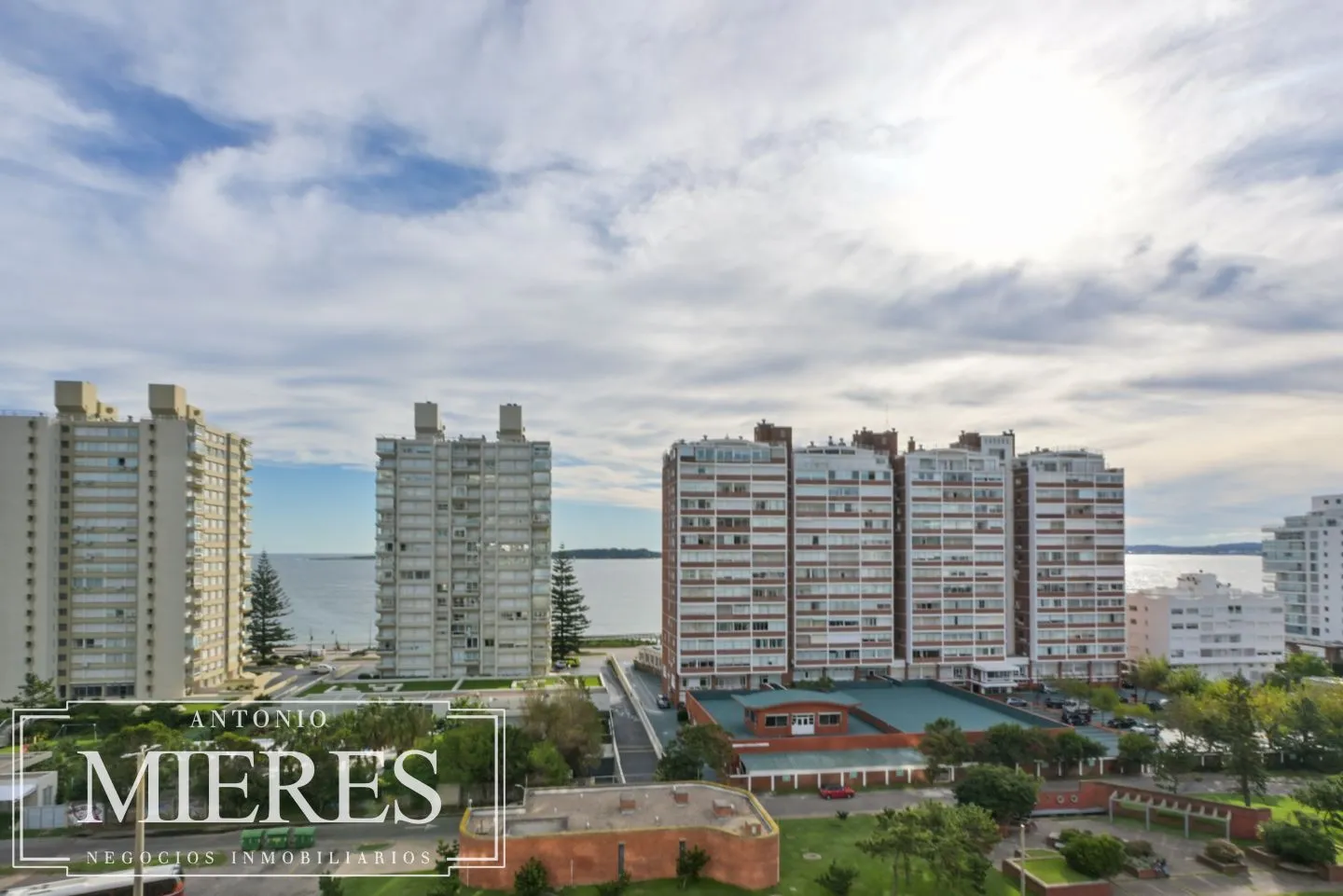 Venta apartamento 2 dormitorios - Playa Mansa — foto 2