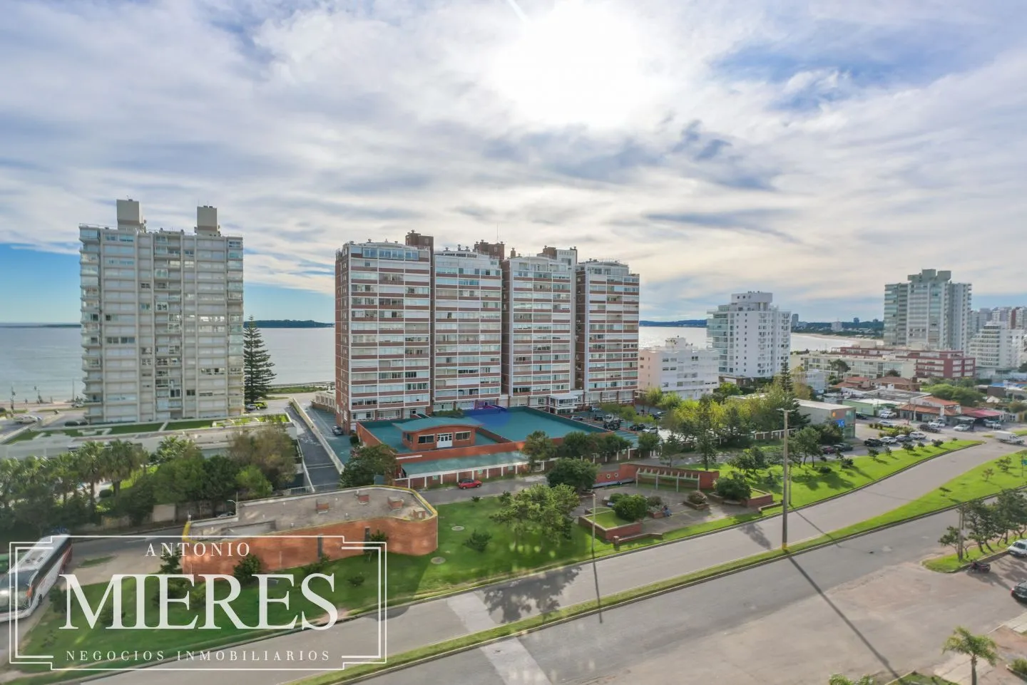 Venta apartamento 2 dormitorios - Playa Mansa — foto 3