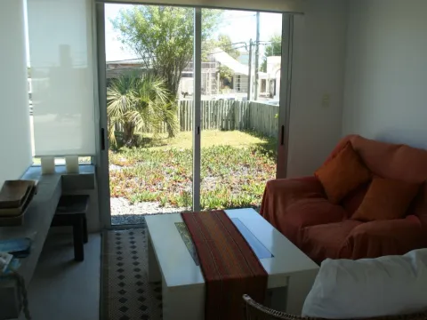 ALQ TEMP CASA DE 2 DORM EN MANANTIALES C/PISCINA