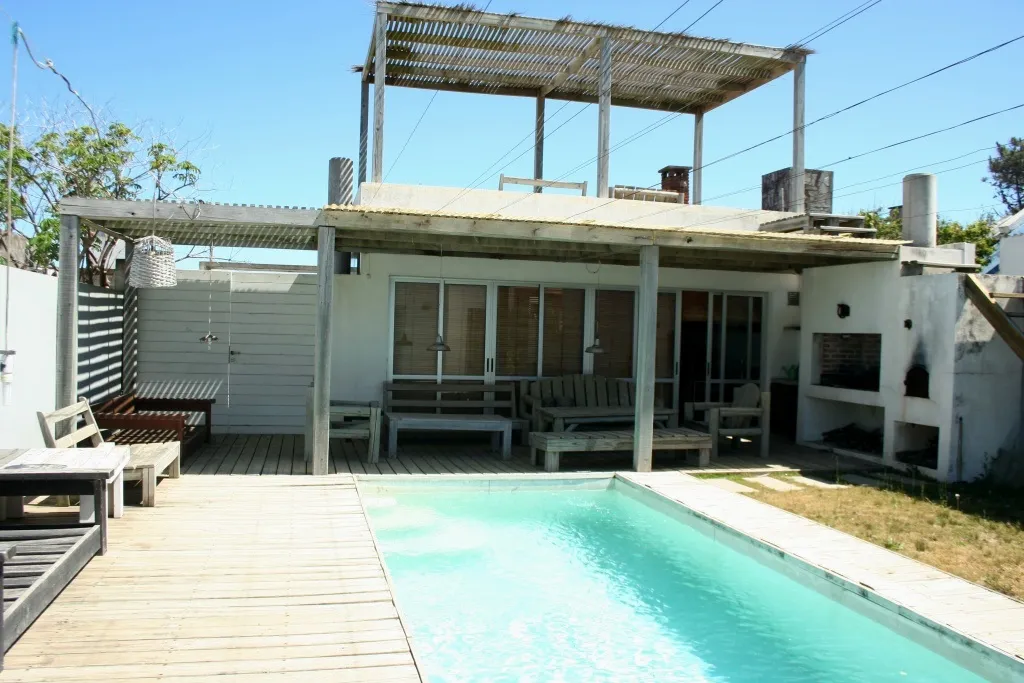 ALQ TEMP CASA DE 2 DORM EN MANANTIALES C/PISCINA — foto 3