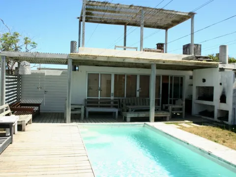 ALQ TEMP CASA DE 2 DORM EN MANANTIALES C/PISCINA — foto 3