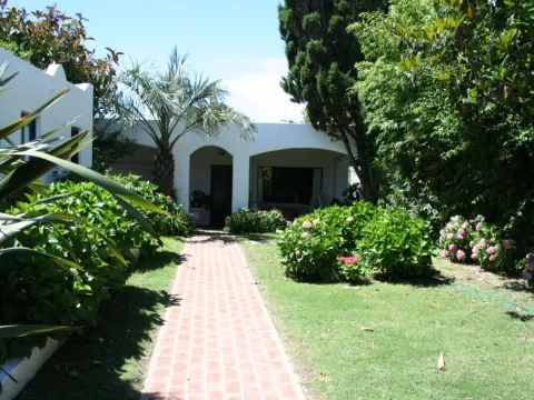 ALQ TEMP DE CASA DE 3 DORMITORIOS LA BARRA - MB UBICACIÓN