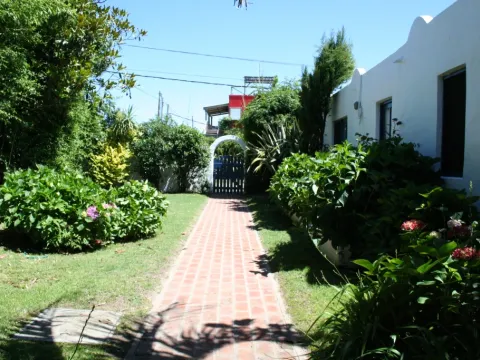 ALQ TEMP DE CASA DE 3 DORMITORIOS LA BARRA - MB UBICACIÓN — foto 3