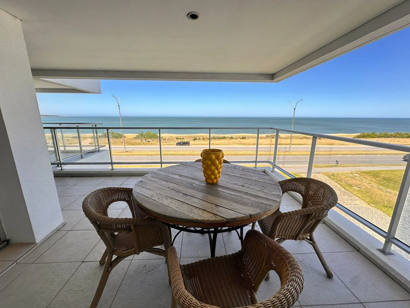 Alquiler apartamento 4 dormitorios - Playa Mansa — foto 1
