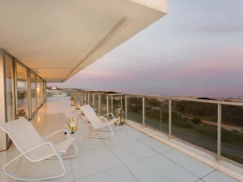 Venta de Penthouse de 4 dormitorios frente al mar- Brava