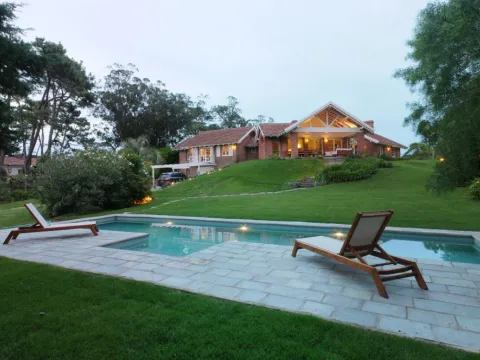 Alquiler de casa de 5 dormitorios - Golf