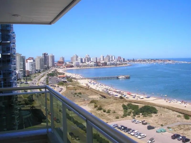 Apartamento en alquiler primera linea- Playa Mansa — foto 2